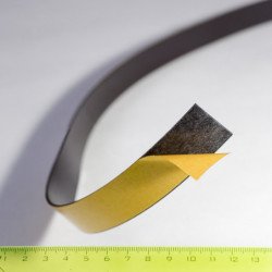 Samoprzylepny pasek magnetyczny 25x1,6 mm