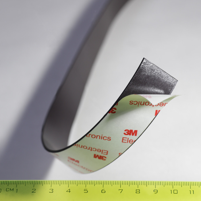 Silny samoprzylepny pasek magnetyczny 25x1,6 mm