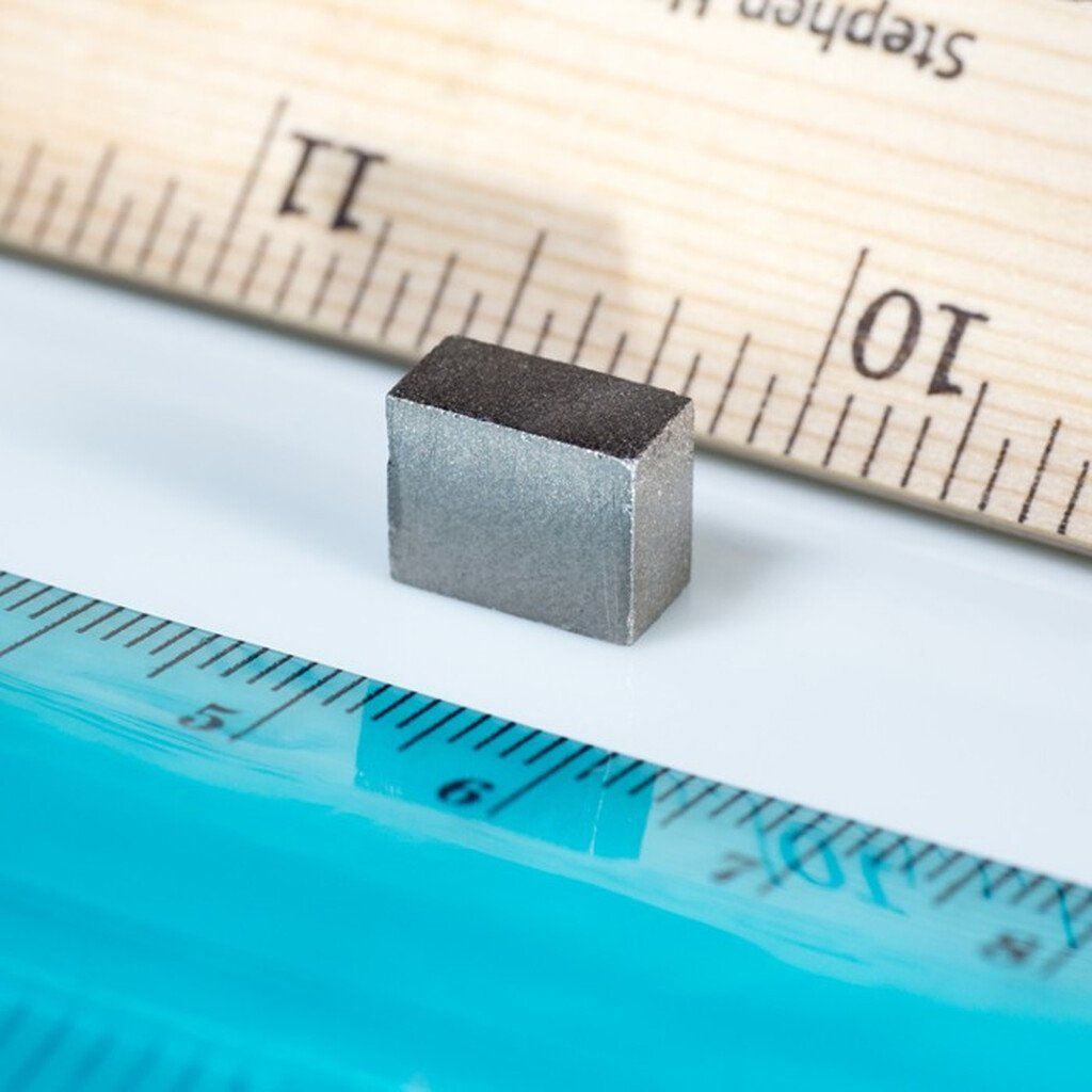 Magnes samarowy prostopadłościan 10x8x5 mm