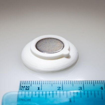 Silny magnes neodymowy w plastikowej obudowie z nadrukiem MAGSY