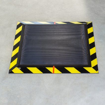Magnetyczna mata czyszcząca 500 × 500 mm UP z gumową powierzchnią i plastikową konstrukcją