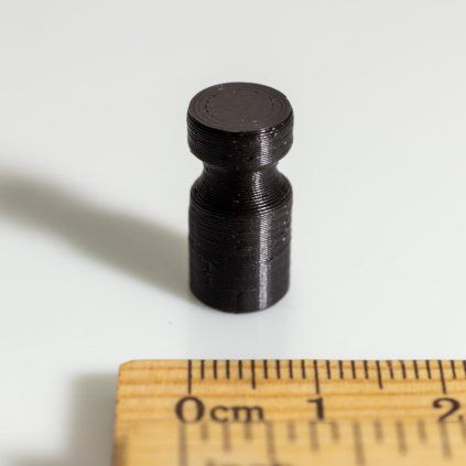 Mały czarny stożkowy magnes neodymowy do tablicy w plastikowej obudowie